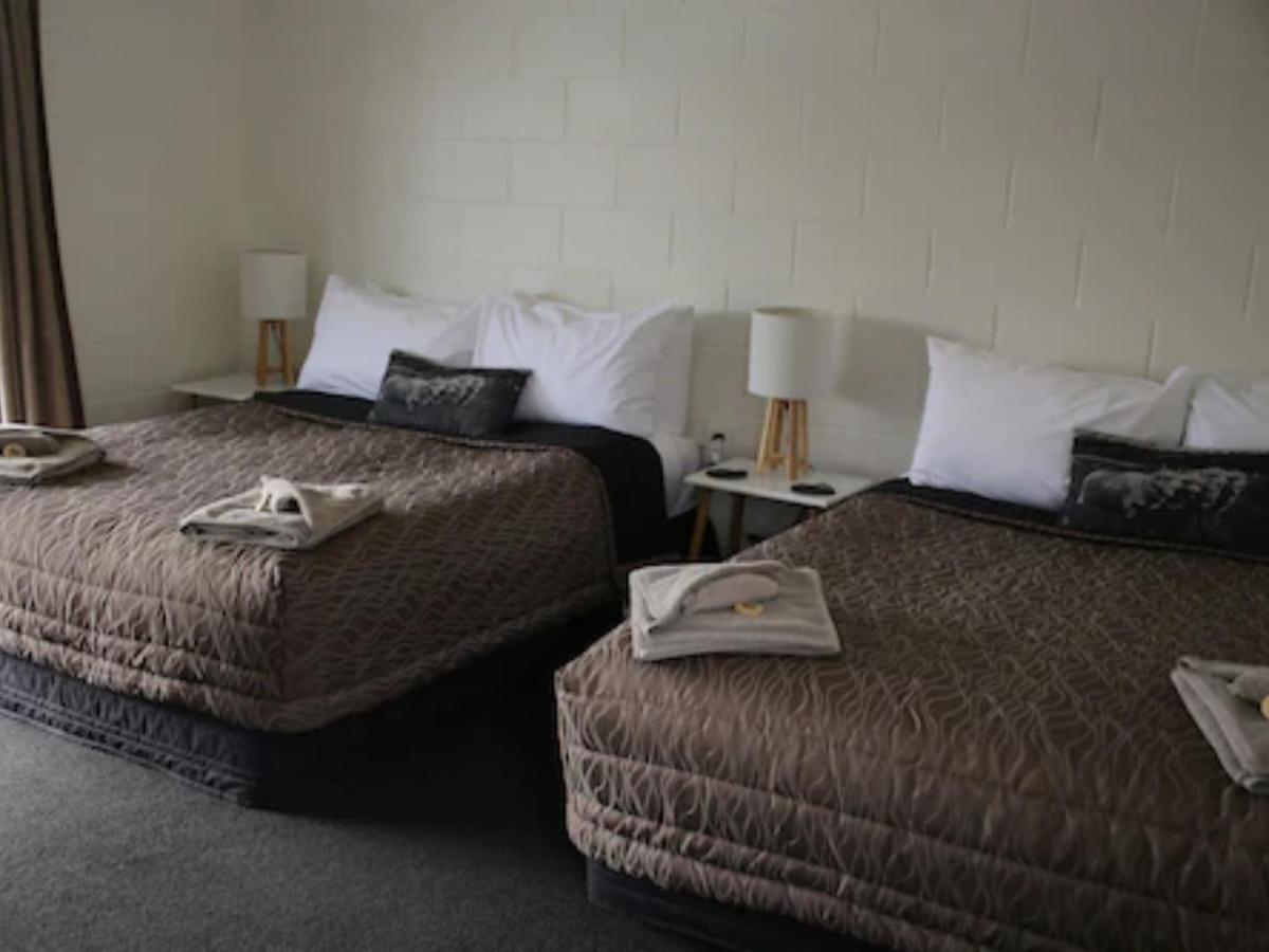 Mackenzie Motels Феърли Екстериор снимка