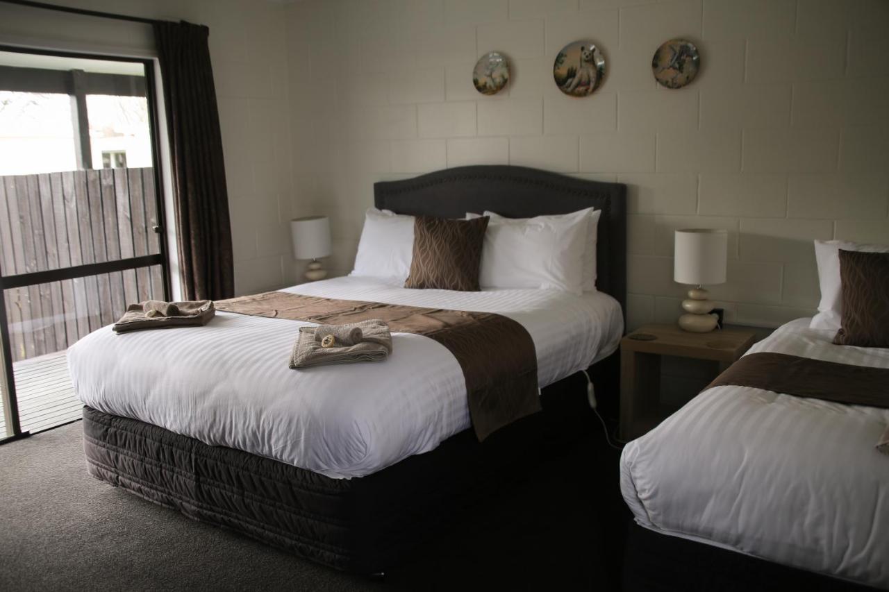 Mackenzie Motels Феърли Екстериор снимка
