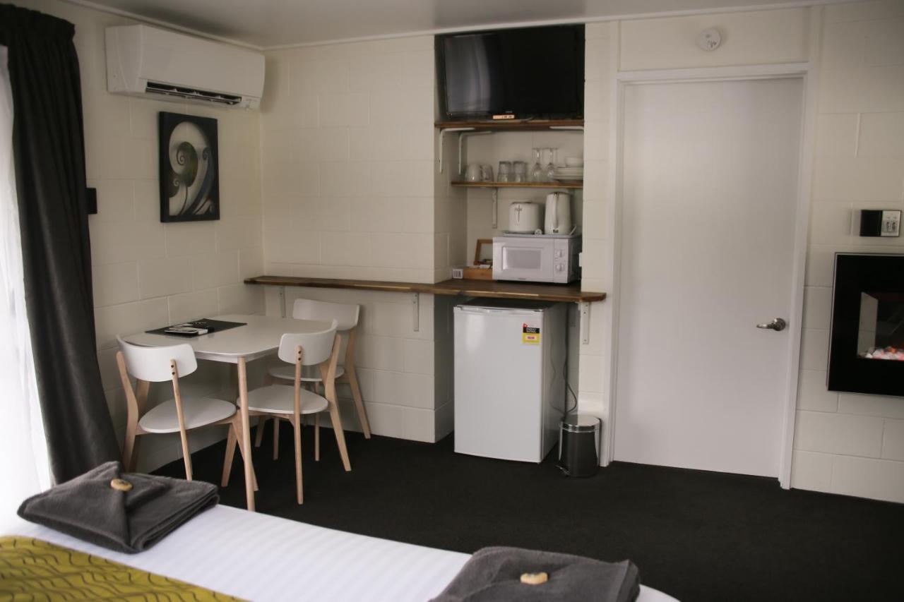 Mackenzie Motels Феърли Екстериор снимка